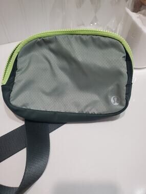 Lululemon Everywhere Bag